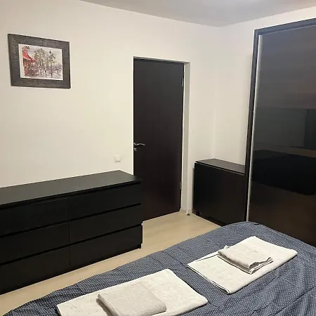 아파트 Cozy In Centre By The Park