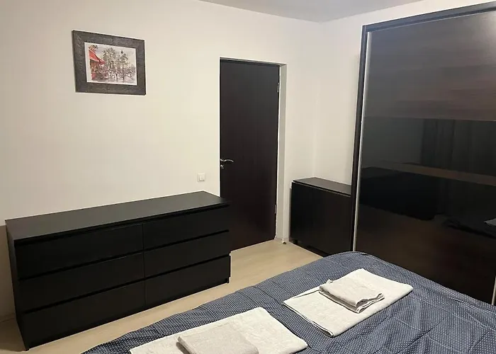 아파트 Cozy In Centre By The Park